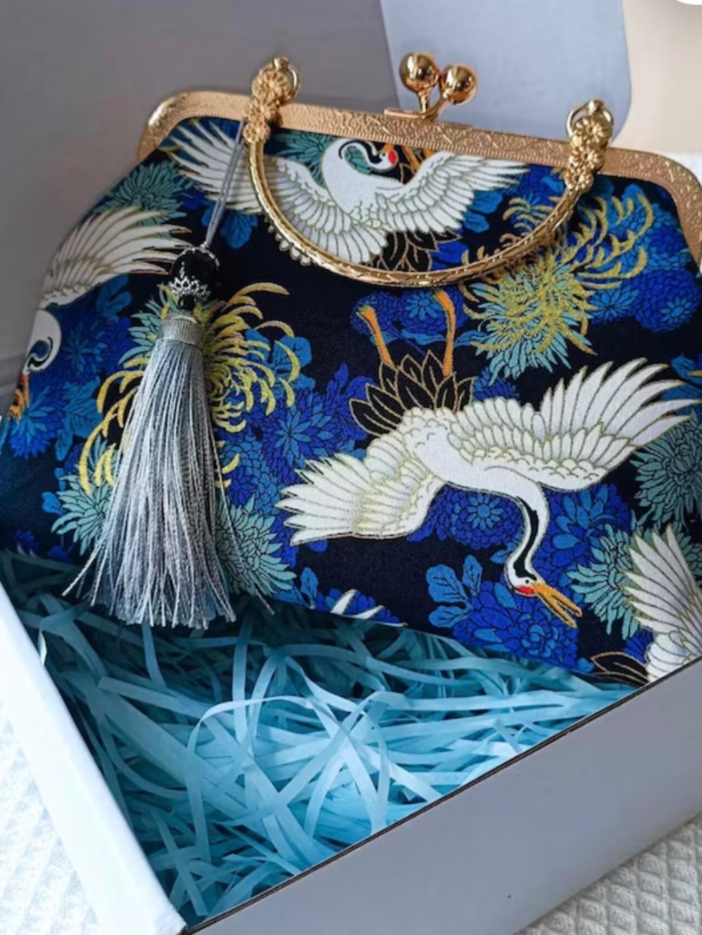 Vintage Floral Kiss Lock Handbag, Retro Fabric Clasp Purse with Chain Strap.
